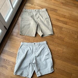 Gap mens short stone and khaki size 28 perfect condition.  Will sell separately
